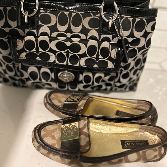 Coach Black and Cream Signature Shoulder Bag - Picture 10 of 10